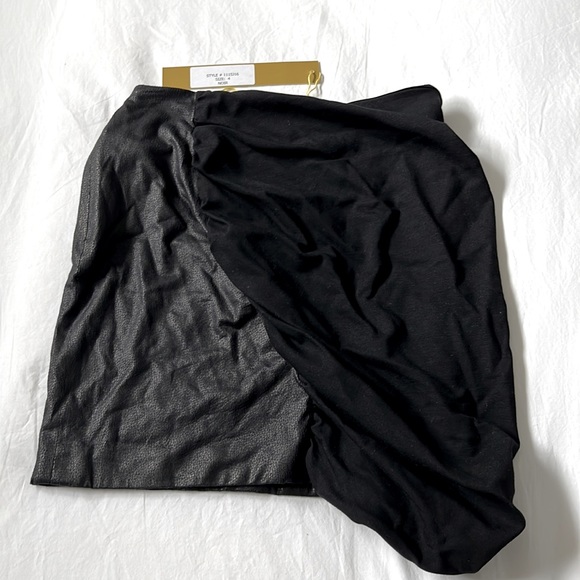 Black mini skirt - Picture 4 of 5